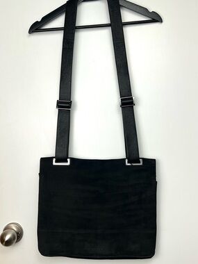 Oroton Leather Suede Nubuck Tablet Flap Messenger Crossbody Bag size Large Black